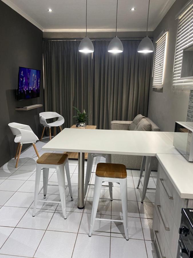 Adventure Apartment - Colchester - 5Km From Elephant Park Exterior photo